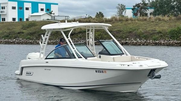 Boston Whaler 230 Vantage