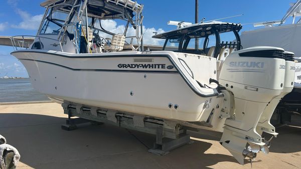 Grady-White Marlin 300 