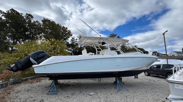 Boston Whaler 320 Outrage Cuddy 