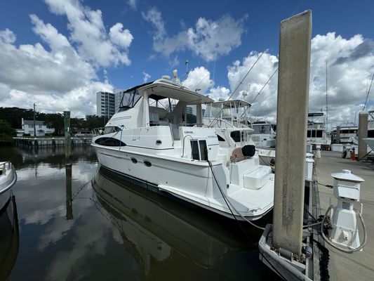 Carver 444-COCKPIT-MOTOR-YACHT - main image