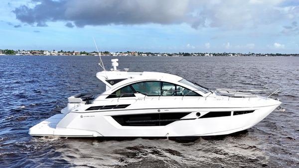 Cruisers Yachts 50 Cantius