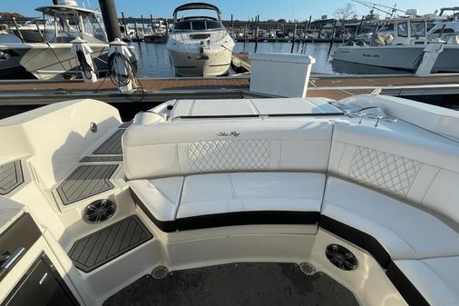 Sea Ray SLX 350 image