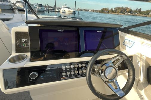 Sea Ray SLX 350 image