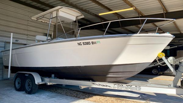 Robalo 2320 Center Console 