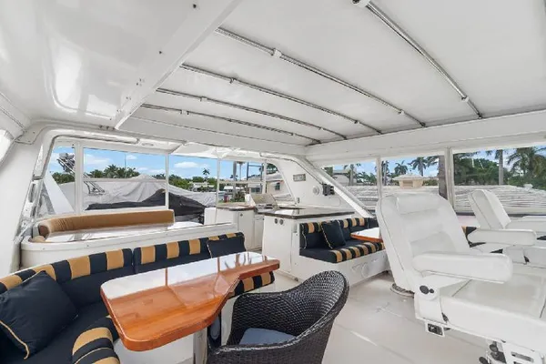 Paragon Cockpit Motoryacht image