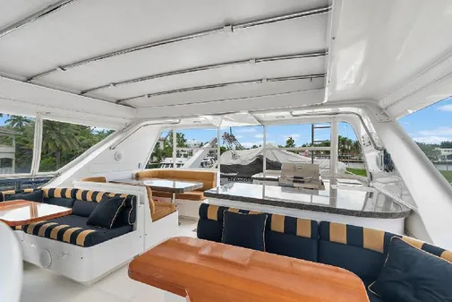 Paragon Cockpit Motoryacht image