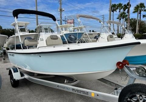 Key West 1720 Center Console
