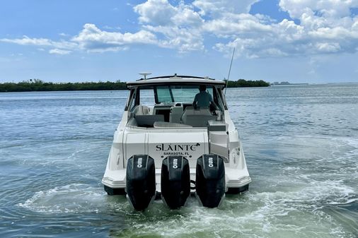 Sea Ray 320 Sundancer Outboard image