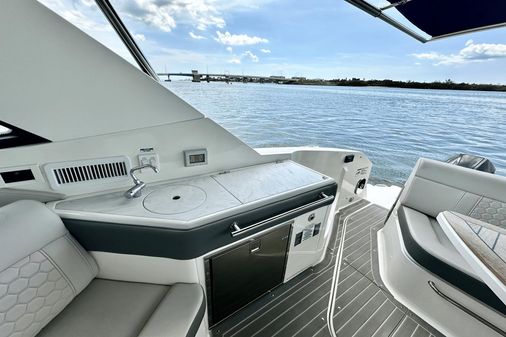 Sea Ray 320 Sundancer Outboard image