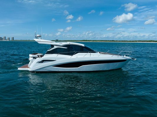 Galeon 425 HTS - main image