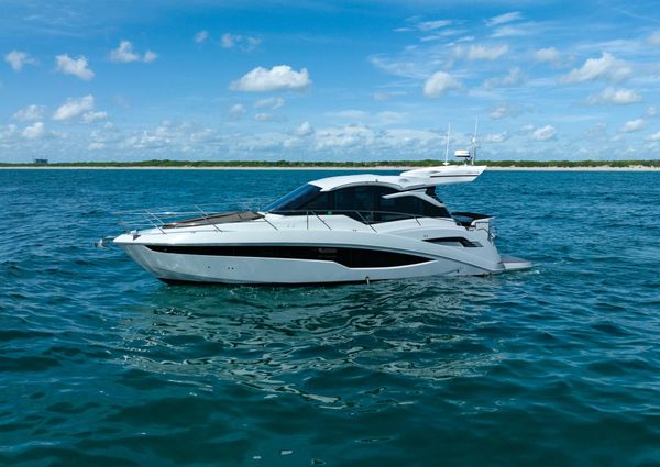 Galeon 425 HTS image