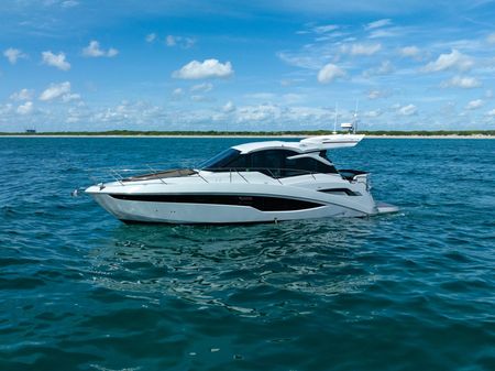 Galeon 425 HTS image