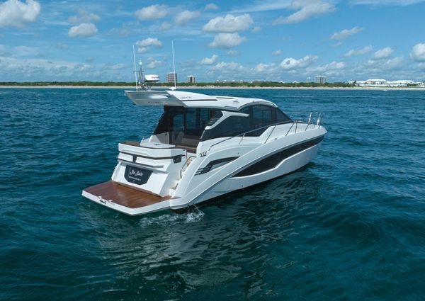 Galeon 425 HTS image