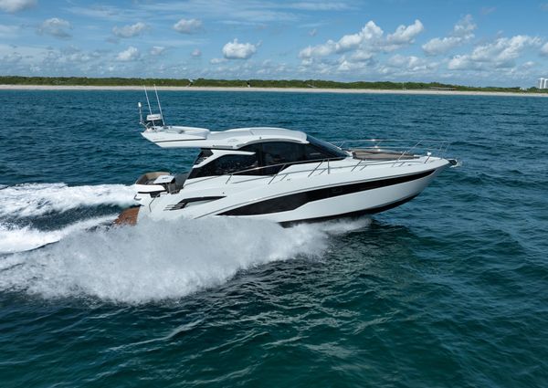 Galeon 425 HTS image