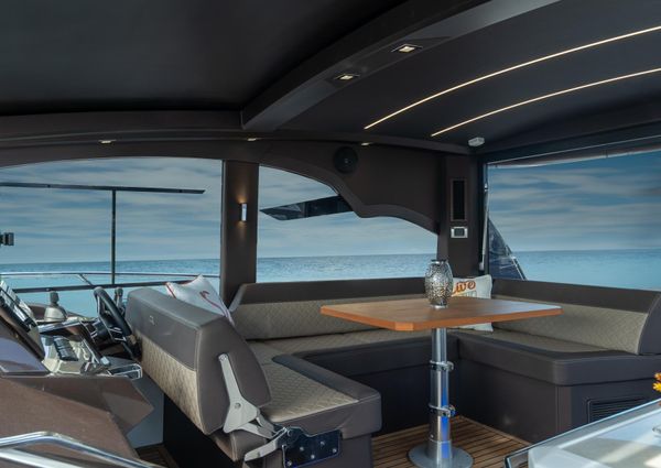 Galeon 425 HTS image