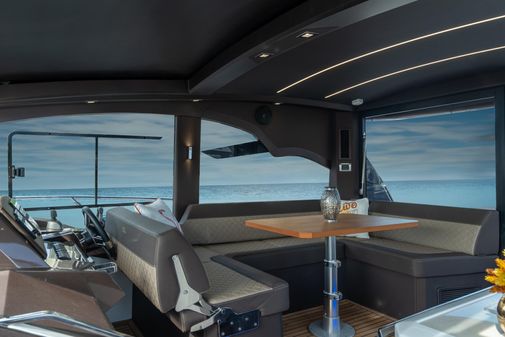 Galeon 425 HTS image