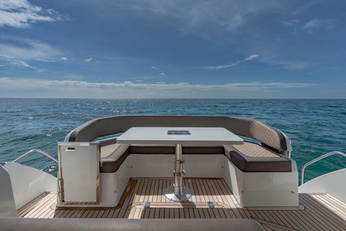 Galeon 425 HTS image