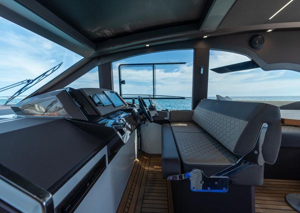 Galeon 425 HTS image