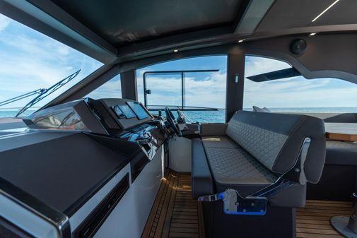 Galeon 425 HTS image