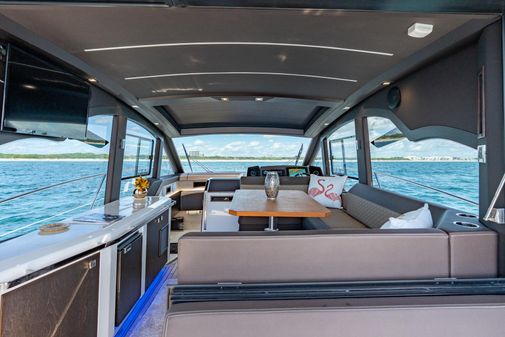 Galeon 425 HTS image