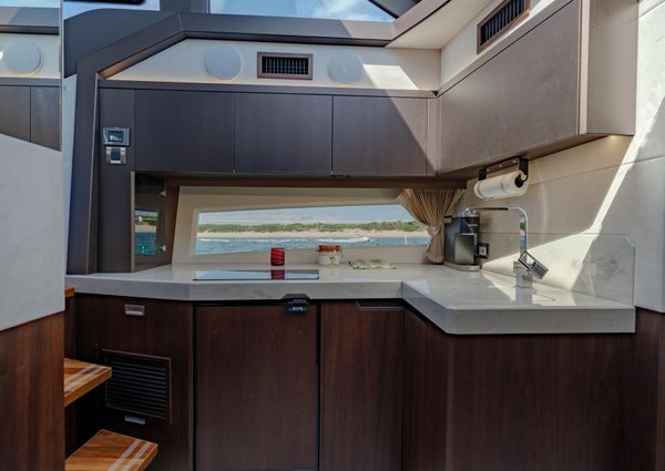 Galeon 425 HTS image