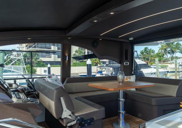 Galeon 425 HTS image