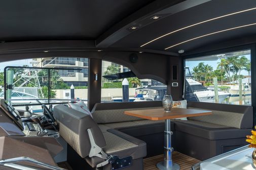 Galeon 425 HTS image