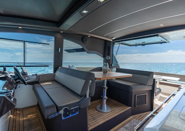 Galeon 425 HTS image