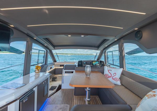 Galeon 425 HTS image