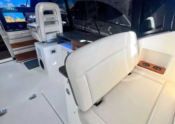 Boston-whaler 405-CONQUEST image