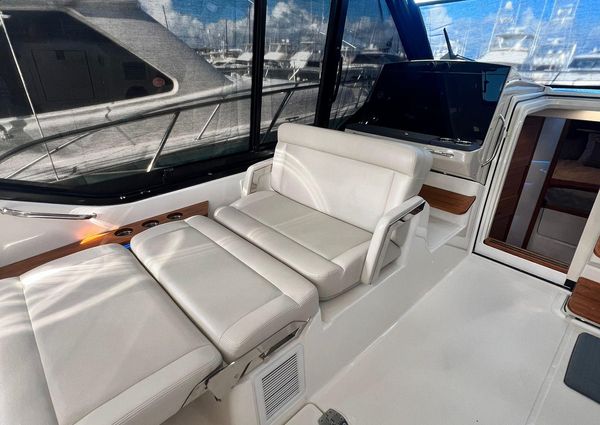 Boston-whaler 405-CONQUEST image