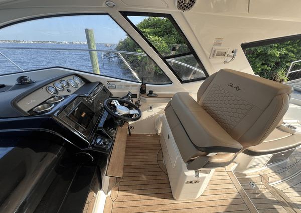 Sea Ray 350 Coupe image