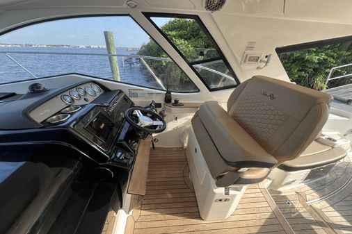 Sea Ray 350 Coupe image