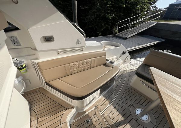 Sea Ray 350 Coupe image