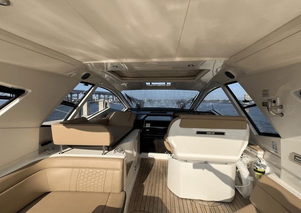 Sea Ray 350 Coupe image