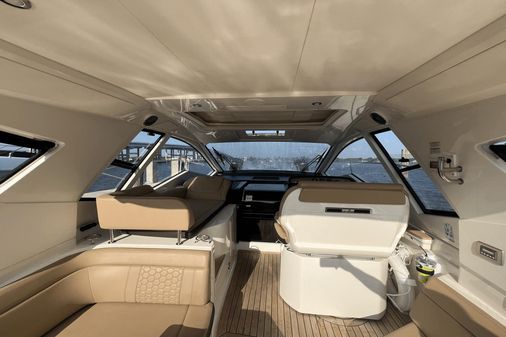 Sea Ray 350 Coupe image