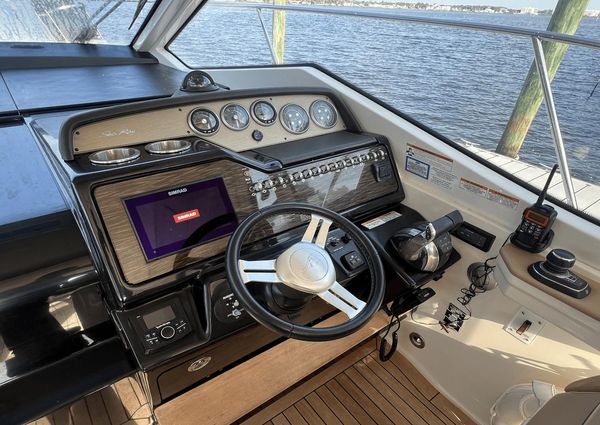 Sea Ray 350 Coupe image