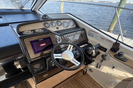 Sea Ray 350 Coupe image