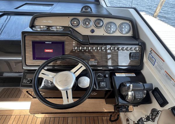 Sea Ray 350 Coupe image