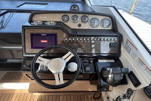 Sea Ray 350 Coupe image