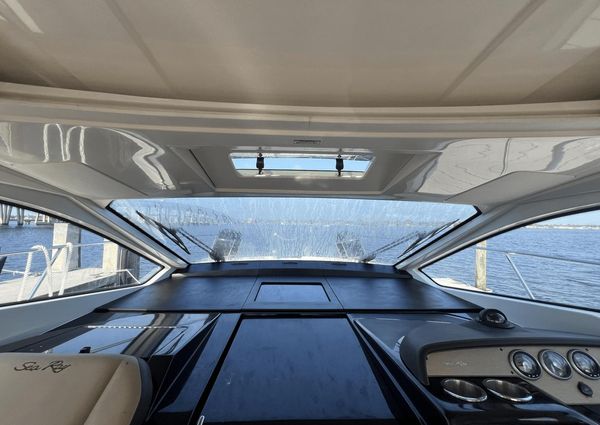 Sea Ray 350 Coupe image