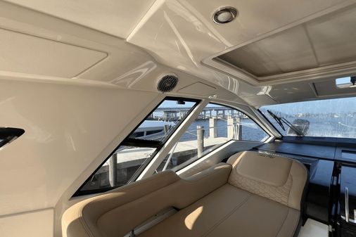 Sea Ray 350 Coupe image