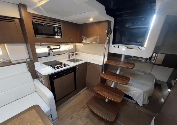 Sea Ray 350 Coupe image