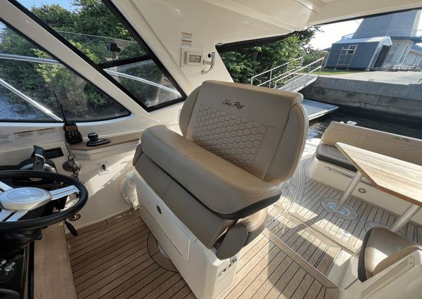 Sea Ray 350 Coupe image