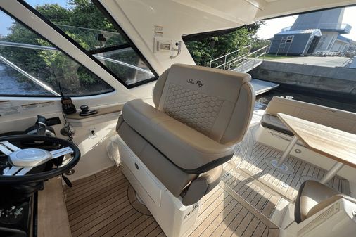 Sea Ray 350 Coupe image