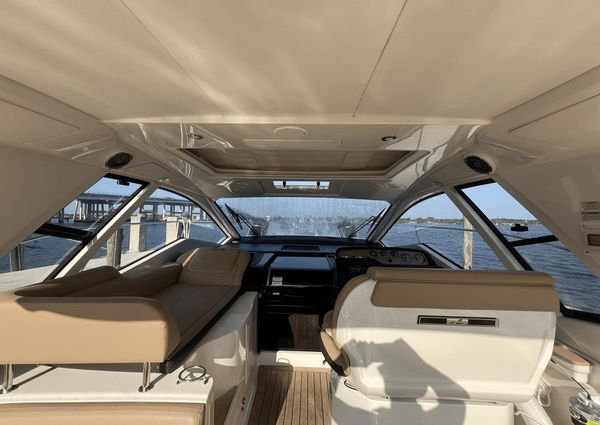 Sea Ray 350 Coupe image