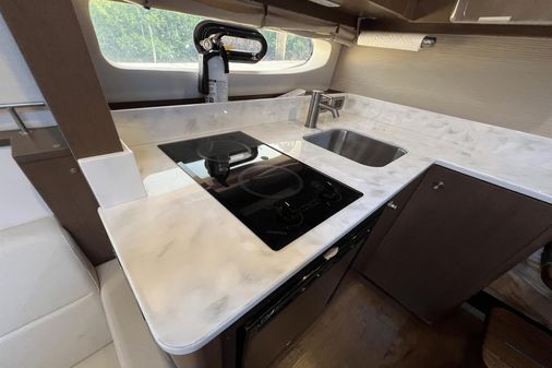 Sea Ray 350 Coupe image