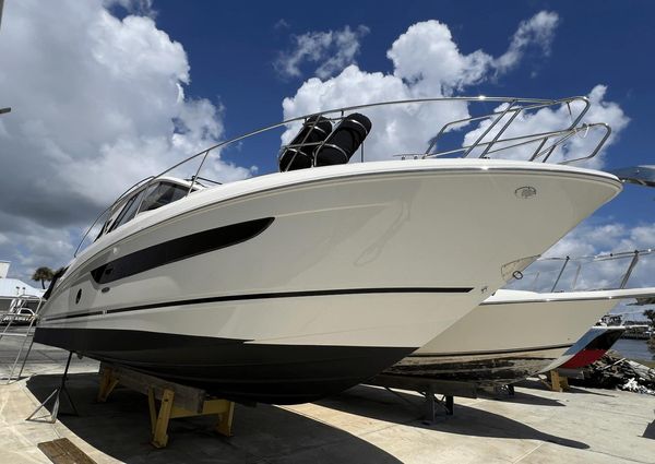 Sea Ray 350 Coupe image