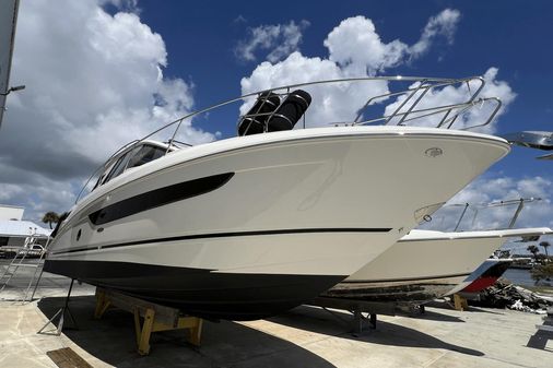 Sea Ray 350 Coupe image