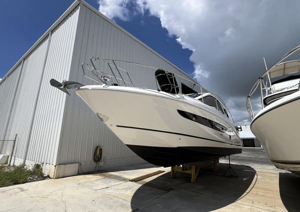 Sea Ray 350 Coupe image